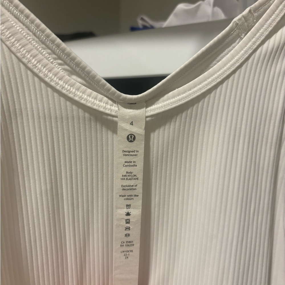 Lululemon Razorback Tank - Picture 2 of 3